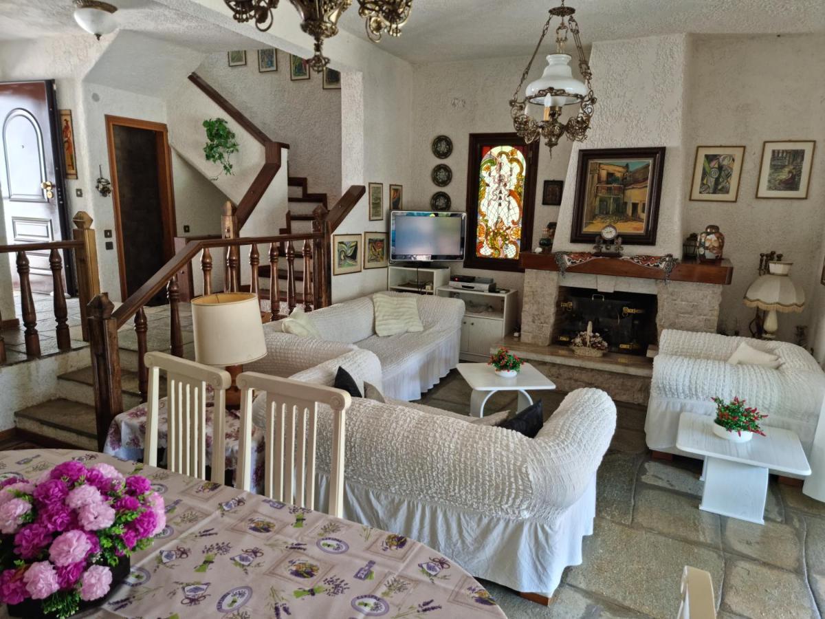 Villa Beachfront 100m From Sea For Up To 10 Guests